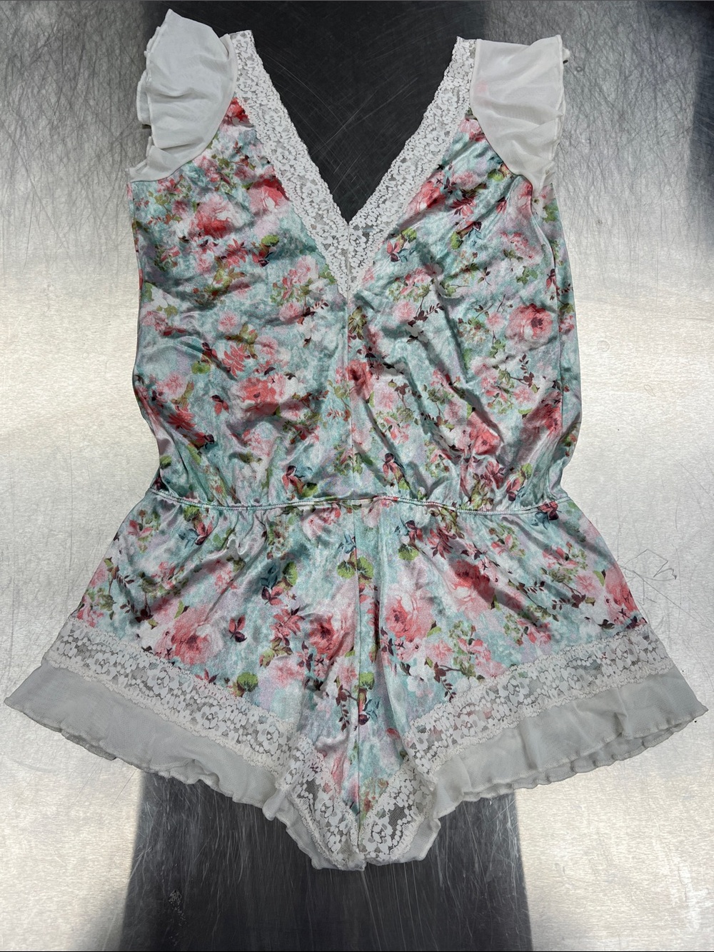 Floral Lace-Trim Chemise Romper in White & Pink Women’s M